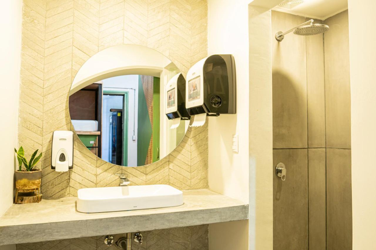 Adra Hostel Antigua Exterior foto A hand dryer in a bathroom