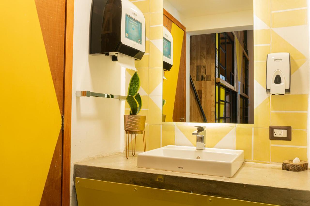 Adra Hostel Antigua Exterior foto A hand dryer in a bathroom
