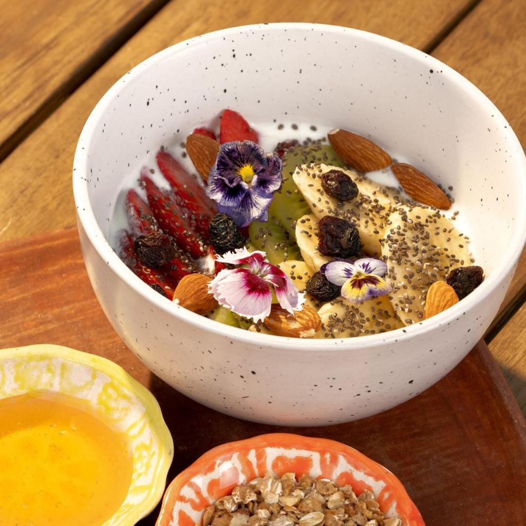 Adra Hostel Antigua Exterior foto A fruit salad with edible flowers