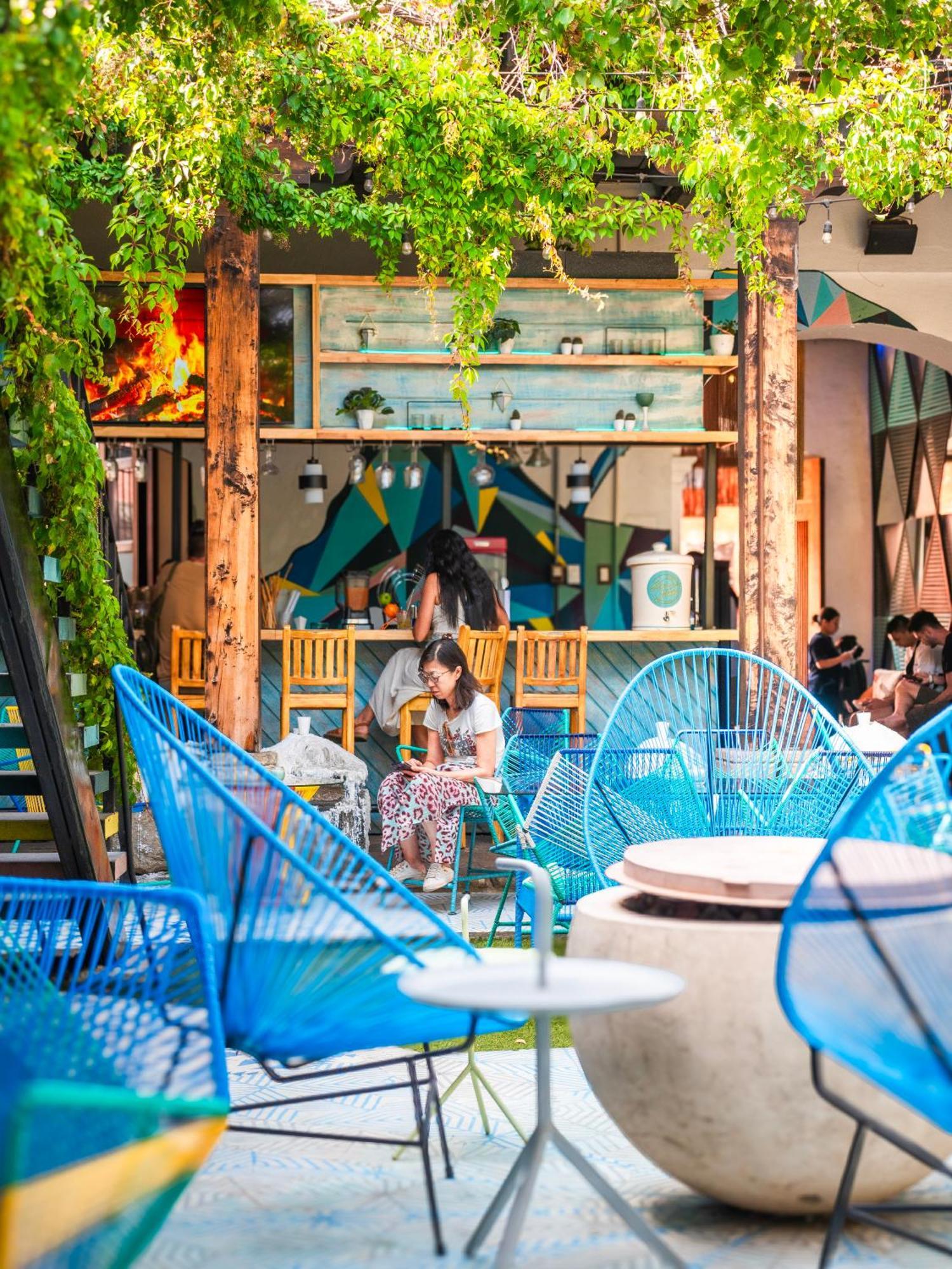 Adra Hostel Antigua Exterior foto A coffee shop in Ho Chi Minh City