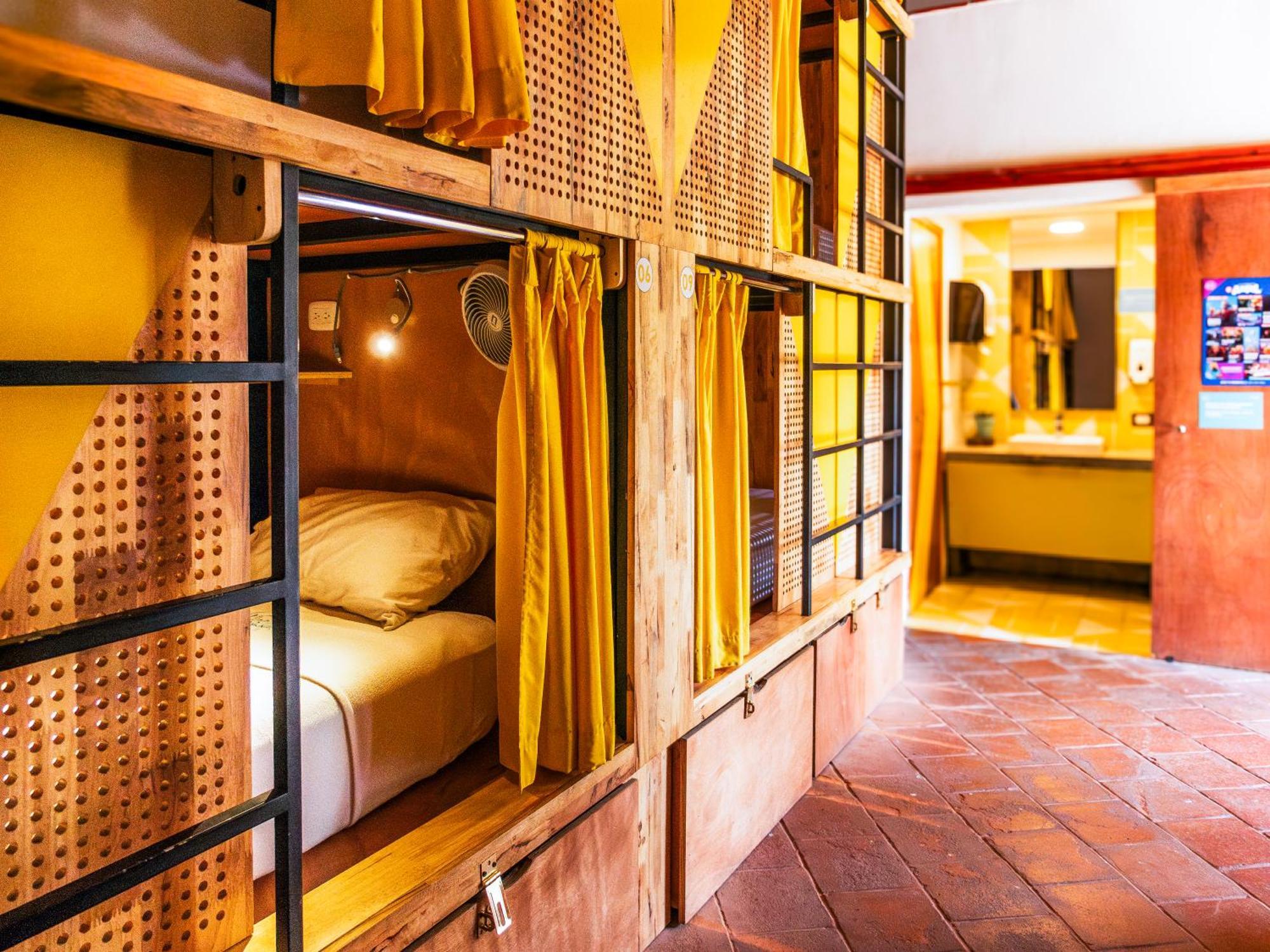 Adra Hostel Antigua Exterior foto Hostel in Thailand